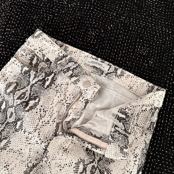 Zara white and grey snake skin patterned skinny jeans. Worn only once. - Picture 5 of 5